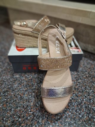 Sandalias cuña doradas ELYA
