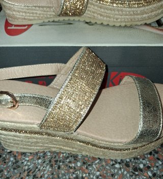 Sandalias cuña doradas ELYA