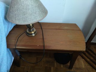 Mesa auxiliar de madera rústica