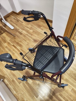 Andador plegable Mobiclinic para personas mayores