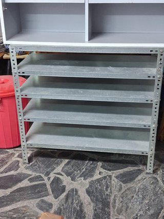 Estantería metálica galvanizada gris