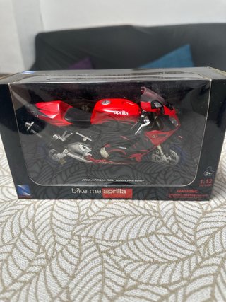 Kawasaki ZX-10R Honda CBR 1000RR  Aprilia RSV 1000
