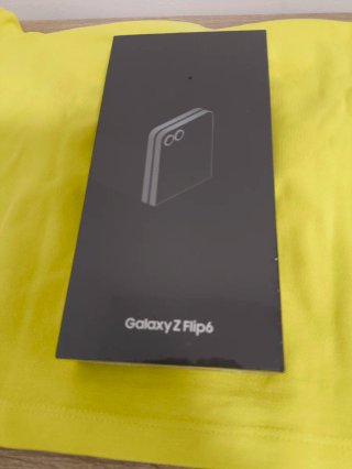 Samsung Galaxy Z Flip6