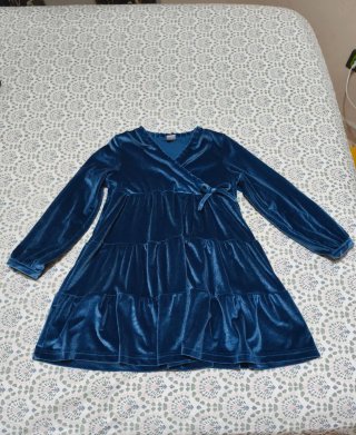 Vestido de terciopelo azul para niña