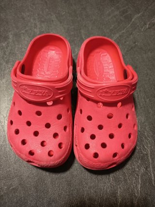 ** Lote 3 pares calzado chanclas y cangrejeras t26