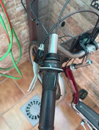 Bici paseo Decathlon 28 con cesta