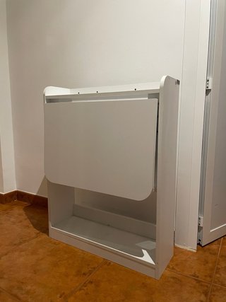 Escritorio plegable de pared con estantes