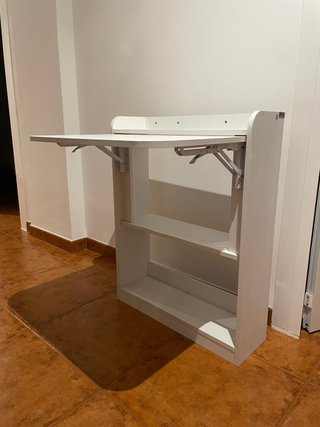 Escritorio plegable de pared con estantes