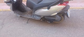 Maxi Scooter Plata y Negra  SEGURO HASTA MAYO 2027
