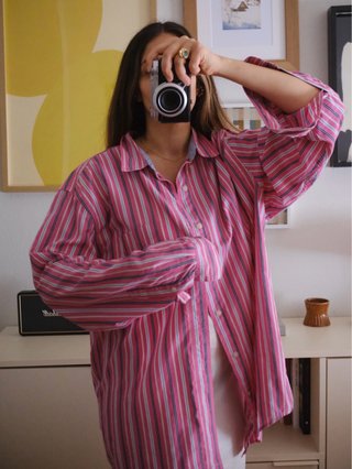 Camisa vintage oversize rayas rosa.