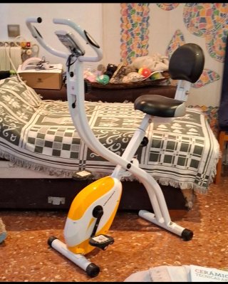 Bicicleta estática nueva. Hoy 75€