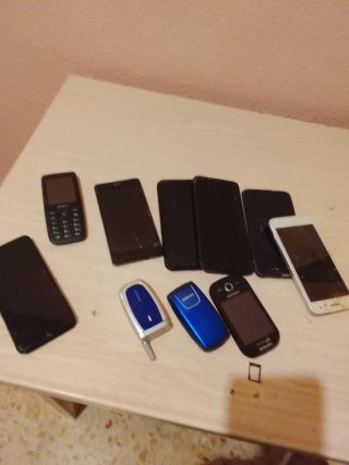 Ordenador  Y móviles algunos para piezas