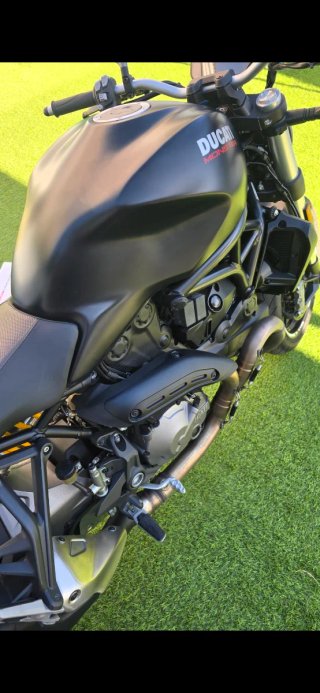 Ducati Monster 821 Negra (algo negociable)