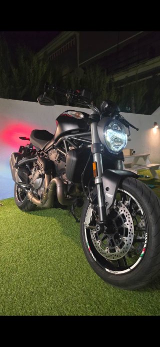 Ducati Monster 821 Negra (algo negociable)