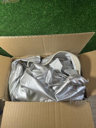 Funda resistente para Coche Amazon Basics