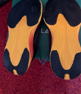 Zapatillas Fila Running Negro Rojo Amarillo