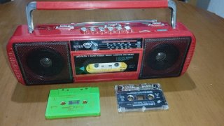 Radio Cassette Silver Roja