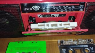 Radio Cassette Silver Roja