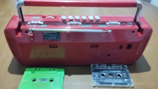 Radio Cassette Silver Roja
