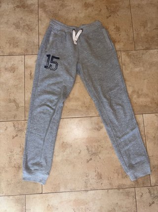 Pantalones de chándal grises con número 15