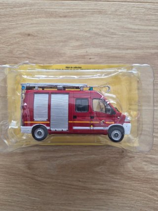Miniatura de camião de bombeiros