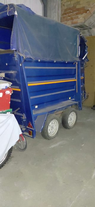 Remolque de caballo azul