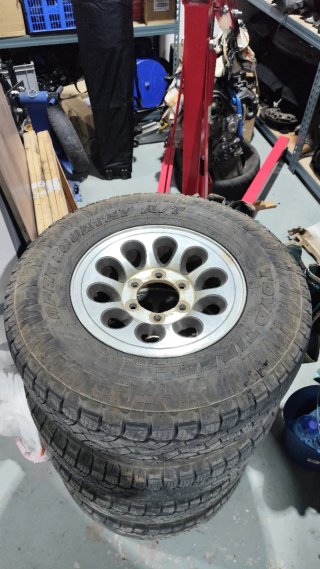 Llantas Mitsubishi montero 15" Neumáticos Toyo