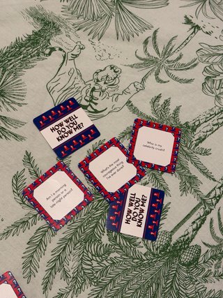 Juego de cartas “ How Well Do You Know Me? ”