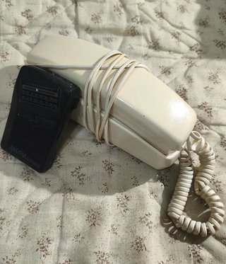 PACK Vintage: Teléfono fijo retro + Radio Aiwa