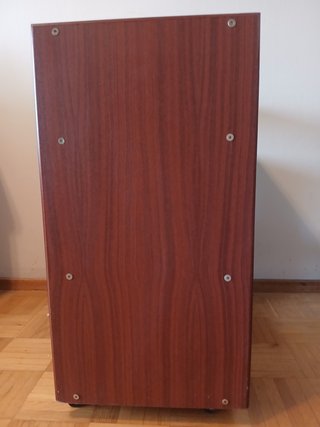 Mesa auxiliar de madera con ruedas