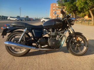 Triumph Bonneville Negra