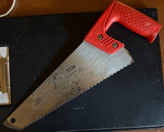 Serrucho Acero Mango Rojo Ergonómico