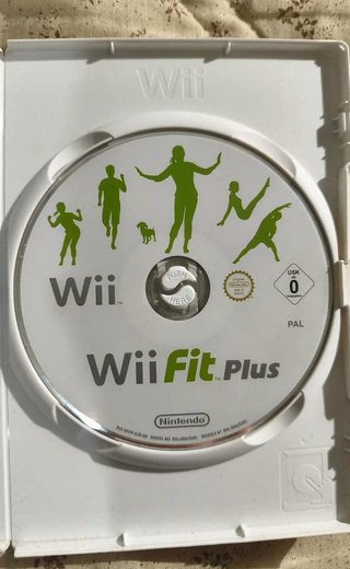 Juego Wii Fit Plus (Disco) en caja de Wii Fit