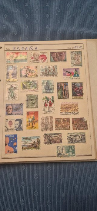 Álbum de 670 sellos España y mundial