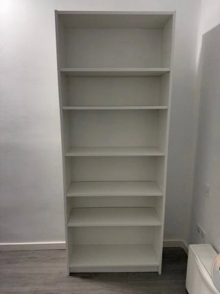 Estantería blanca de madera