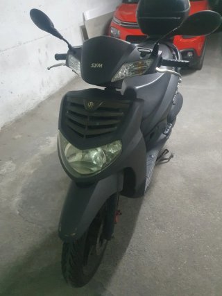 SYM HD 125 EVO Scooter Negra