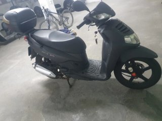 SYM HD 125 EVO Scooter Negra
