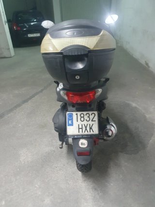 SYM HD 125 EVO Scooter Negra