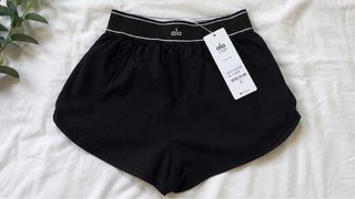 Alo Yoga Shorts Negros Talla S