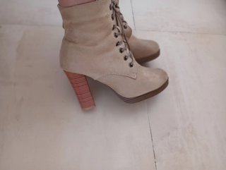 Botines estilo vintage beige con cordones