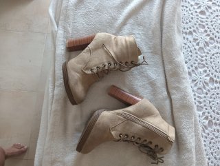 Botines estilo vintage beige con cordones