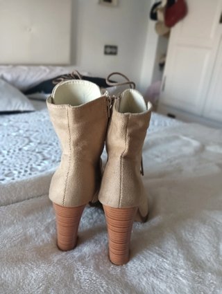 Botines estilo vintage beige con cordones
