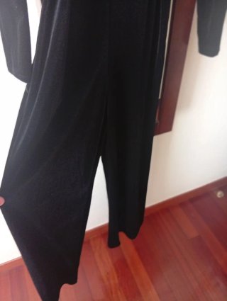 Buzo terciopelo negro con cinturón