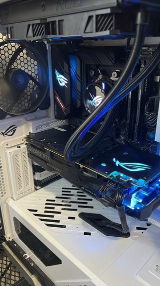 Cpu Ryzen 7 3700X + RTX 2080 + 32GB Ram Rog Strix