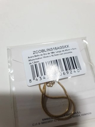 Cadena dorada Singularu con colgante