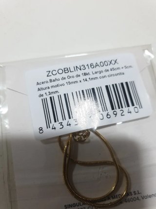 Cadena dorada Singularu con colgante