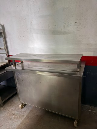 MESA COMANDERA PASAPLATOS CON RUEDAS