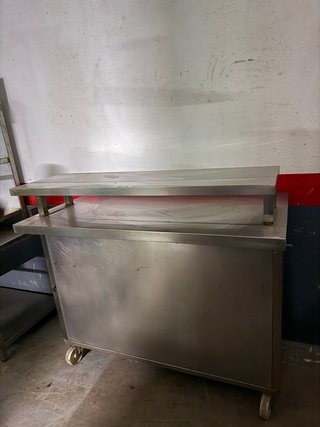 MESA COMANDERA PASAPLATOS CON RUEDAS