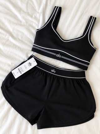 Conjunto Alo Yoga Top y Shorts Negro Talla S