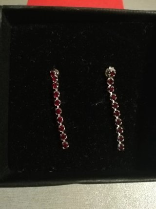 Pendientes de plata con piedras rojas